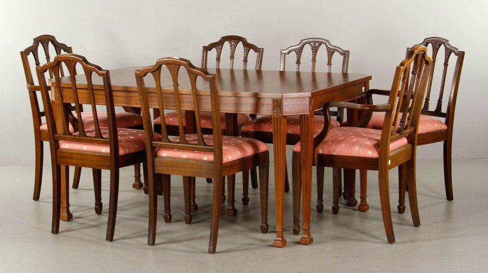 Hepplewhite Style Dining Set, Mahogany: Dining set with six chairs, Hepplewhite-style, mahogany.