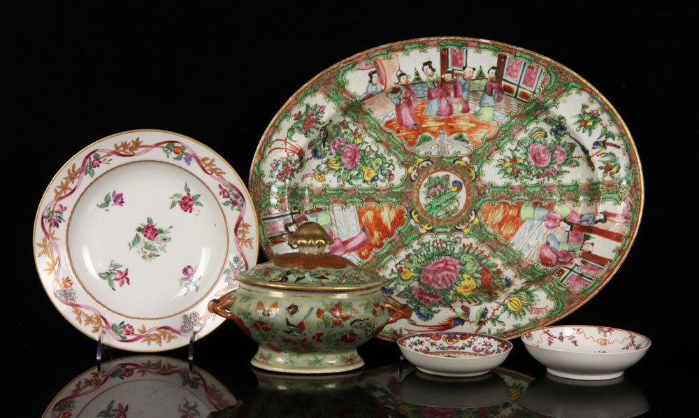 Lot of 5 Pieces of Chinese Porcelain (1 of 4)