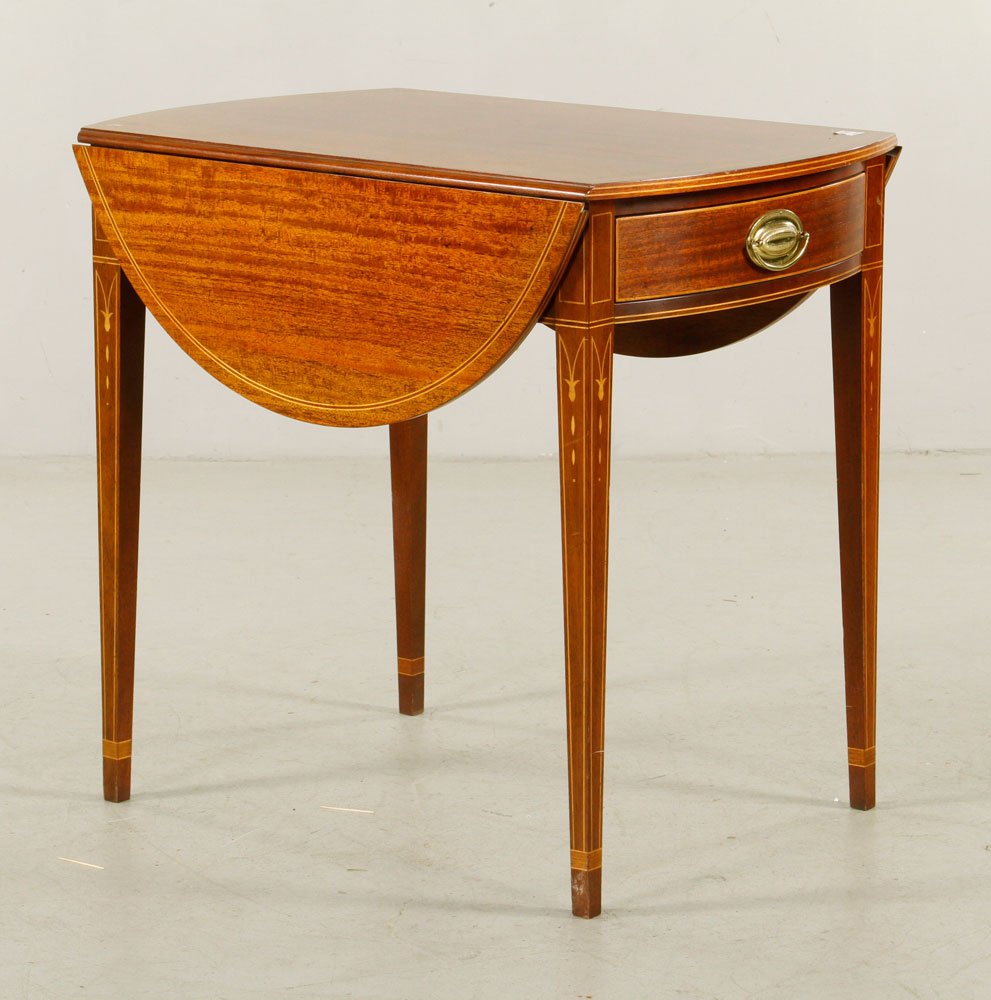 Colonial Williamsburg Style Pembroke Table (1 of 4)