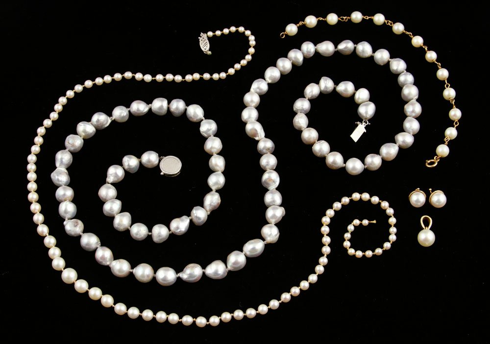 Collection of 14K Gold and Pearl Jewelry: Collection of 14K yellow gold and pearl jewelry, to include: baroque pearl necklace, having 74 silver lustrous pearls, 32" l; graduated necklace, having 96 lustrous white pearls, 22 1.4" l; bracelet,
