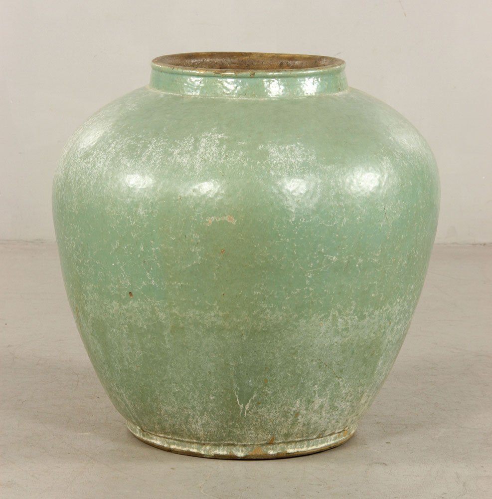 Large Chinese Urn (1 of 3)