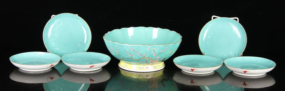 Seven Chinese Porcelain Items (1 of 5)