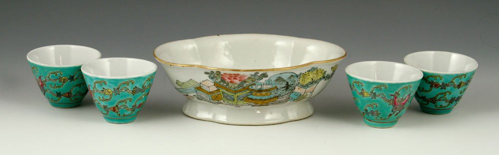 Five Chinese Porcelain Items (1 of 4)