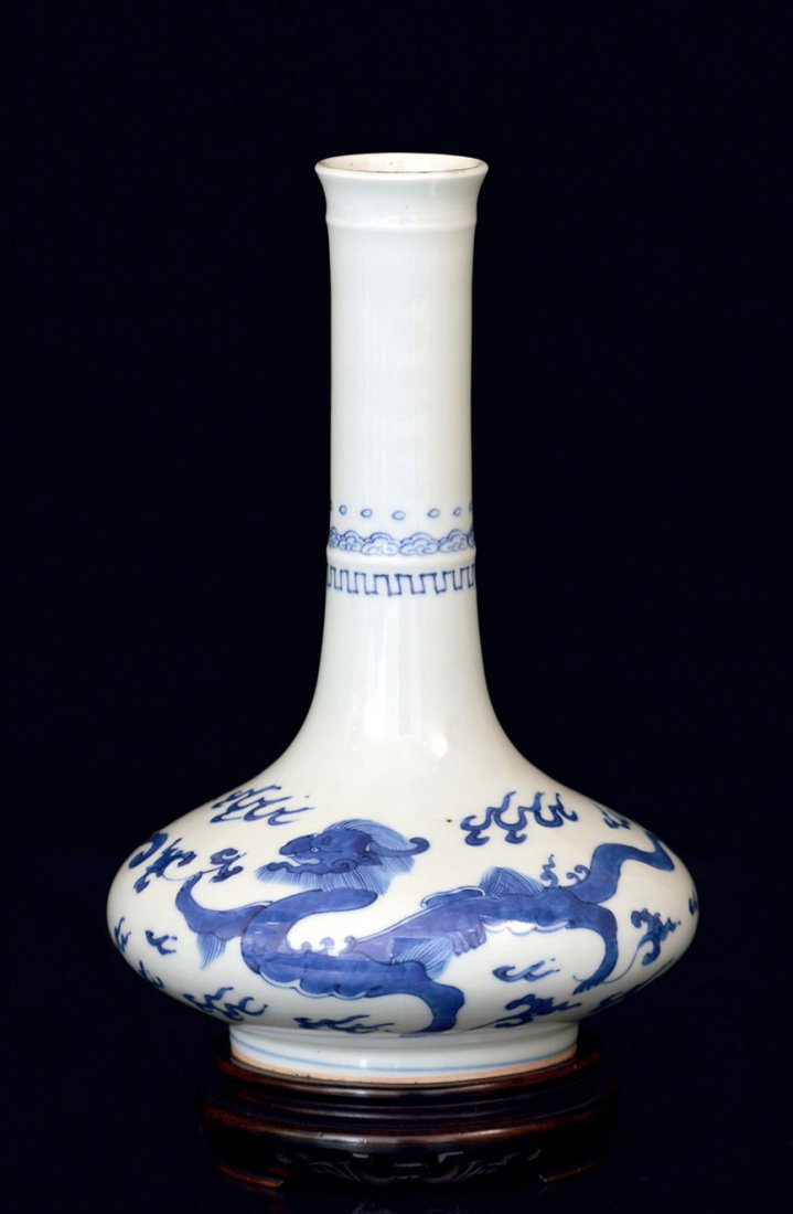 Blue and White Kui Dragon Vase (1 of 3)