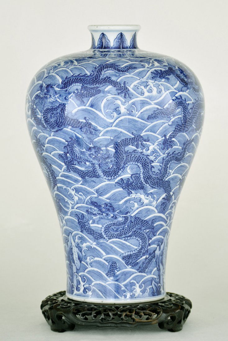 Blue and White Nine-Dragon Meiping Vase (1 of 8)