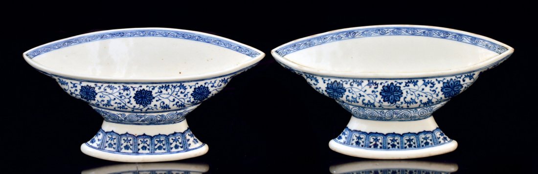 Pair of Blue and White Wall Vases (1 of 9)