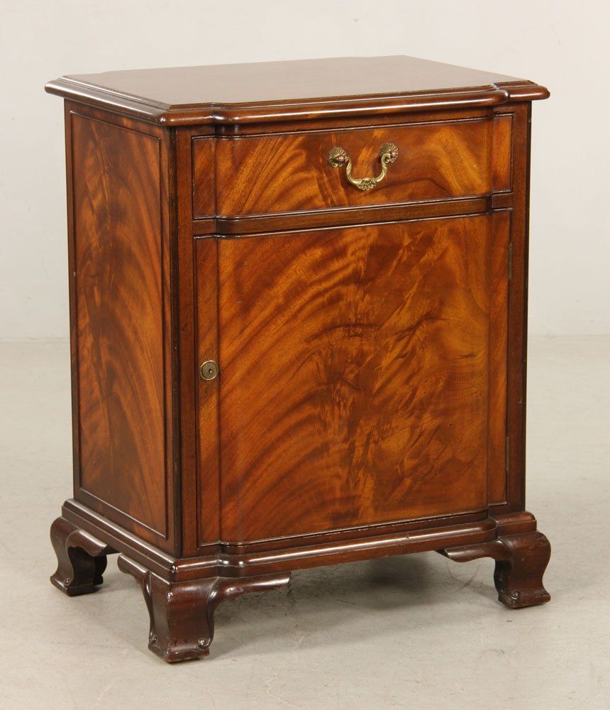 Schmieg and Kotzian Georgian-Style Cabinet: Schmieg and Kotzian Georgian-style cabinet, mahogany, having one drawer over one door, circa 1950, 30" h x 24" w x 19" d. Provenance: from a New York collection.