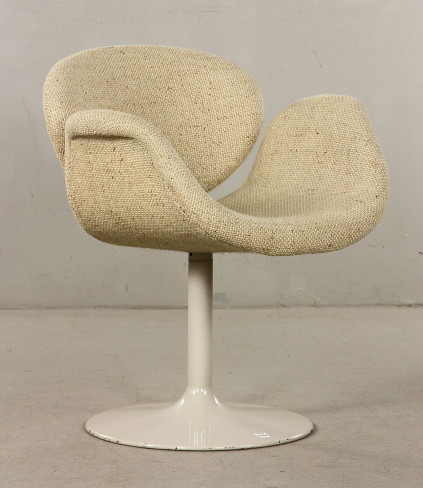 Swan Chair in the Manner of Jacobsen: Swan chair, in the style of Arne Jacobsen, in original period cream upholstery, 29" h x 27 1/2" w. Provenance: from a Massachusetts estate.