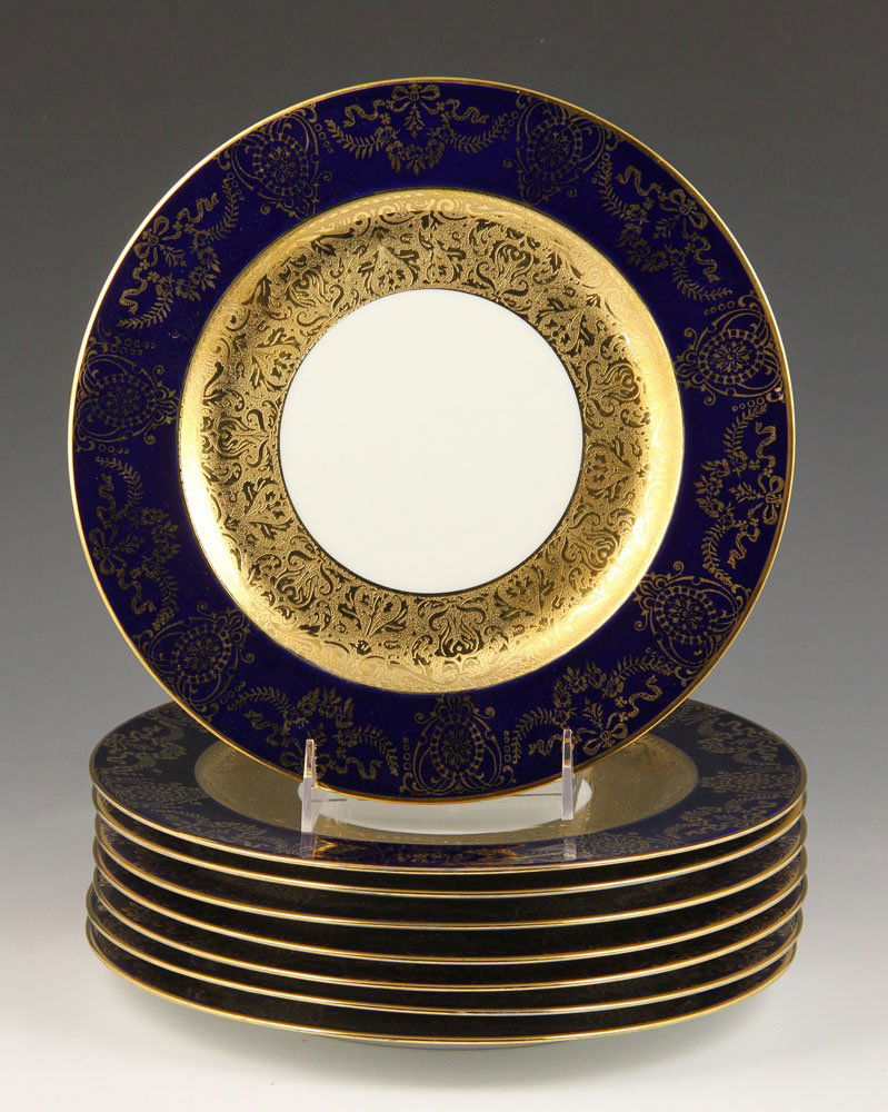 Set of 8 Hutschenreuther Service Plates (1 of 4)