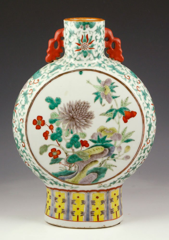 Kangxi Period Famille Verte Moon Flask: Chinese Kangxi period famille verte moon flask, porcelain, having four character mark on base, 14" h x 10" w. Provenance: from the lifelong collection of a Kansas City, Missouri family.