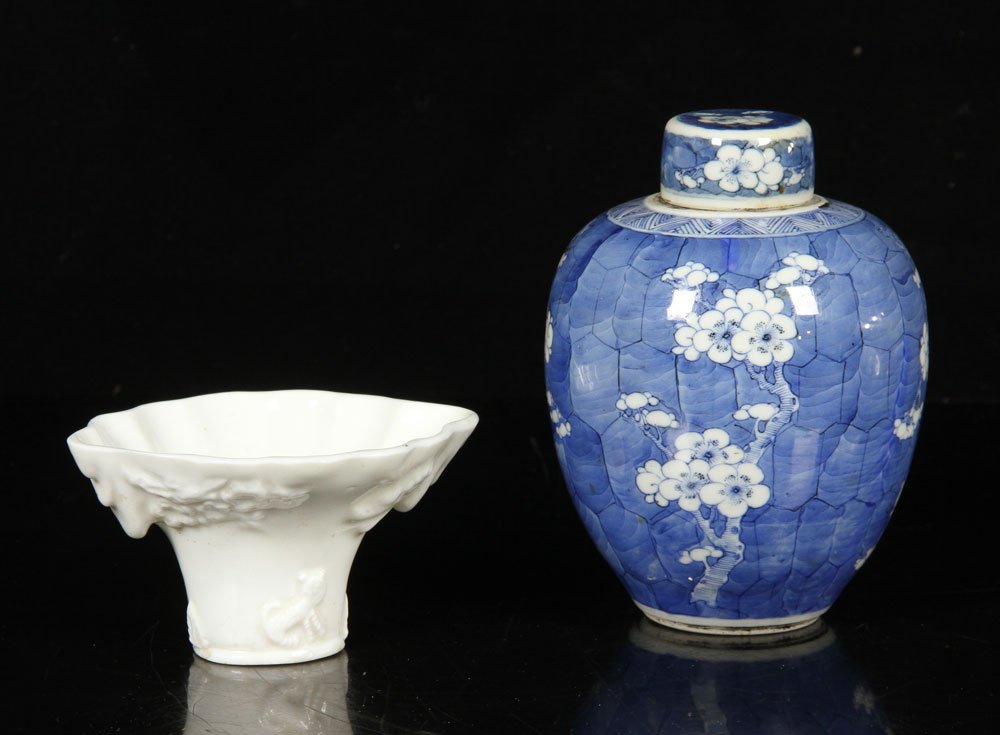 2 Chinese Porcelain Items (1 of 6)