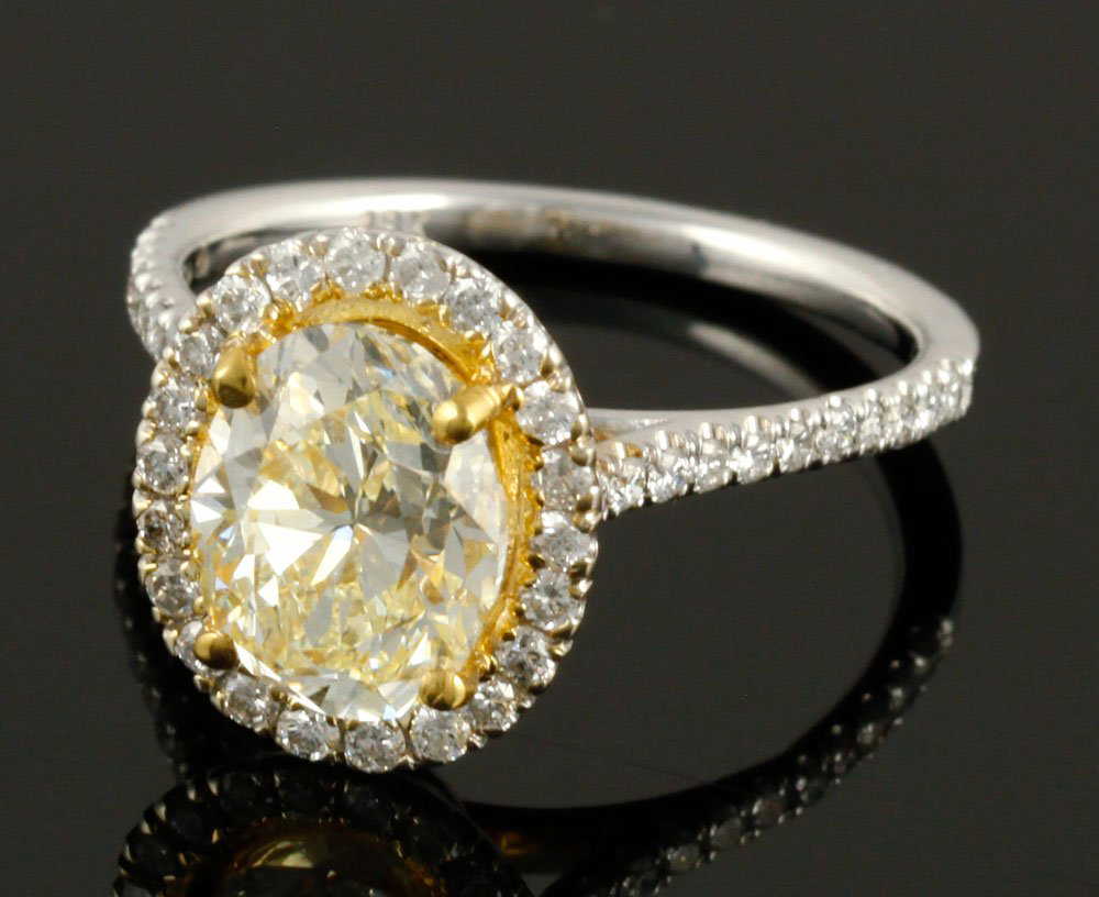 18K White Gold and Diamond Ring
