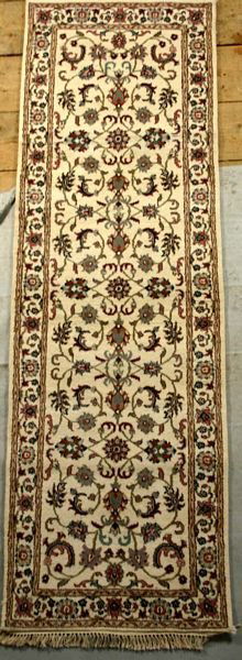 KESHAN IVORY RUG, 2' 7" X 8' 1": Keshan ivory rug, 2' 7" X 8' 1"