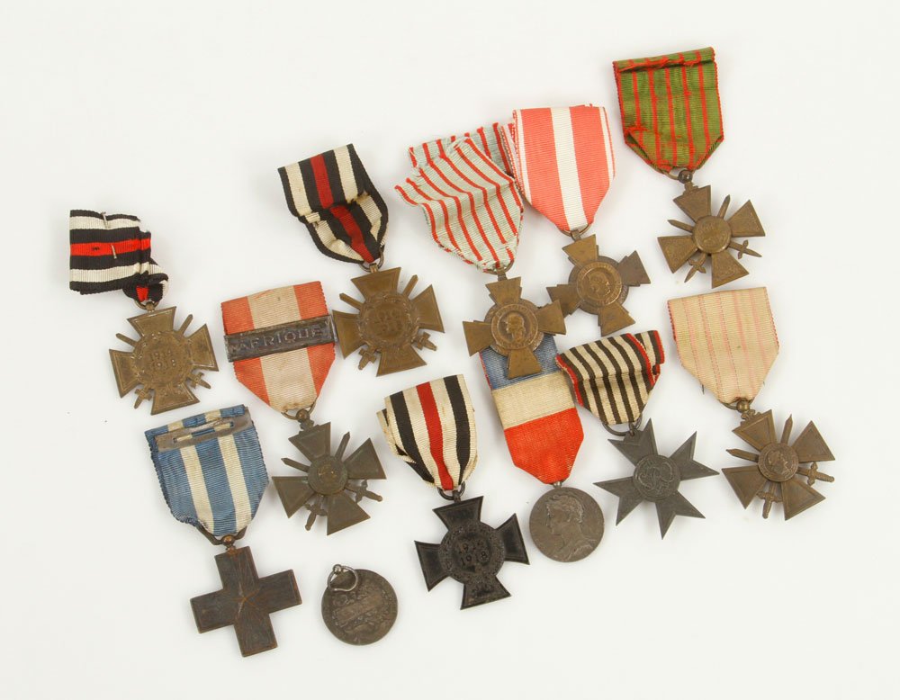 Lot of WWI and WWII French and Belgian Medals: Lot of WWI and WWII French and Belgian medals. Provenance: From the estate of film, television and stage performer Raymond Kyle-Koscuik. Originally from New York, Kyle settled in West Hollywood, Calif