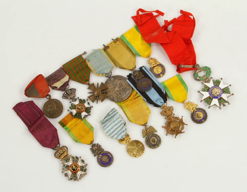 Lot of WWI and WWII French Medals: Lot of WWI and WWII French medals. Provenance: From the estate of film, television and stage performer Raymond Kyle-Koscuik. Originally from New York, Kyle settled in West Hollywood, California during