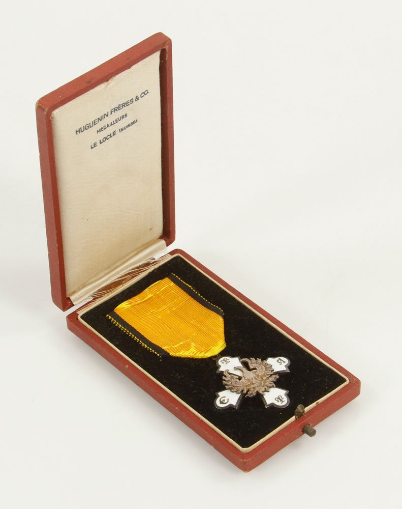 Bulgarian Military Medal: Bulgarian military medal, in original box. Provenance: From the estate of film, television and stage performer Raymond Kyle-Koscuik. Originally from New York, Kyle settled in West Hollywood, Californi
