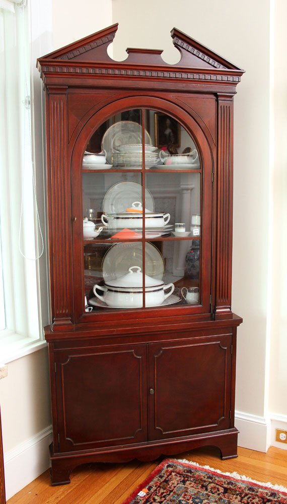 Federal Style Mahogany Corner Cabinet (1 of 4)