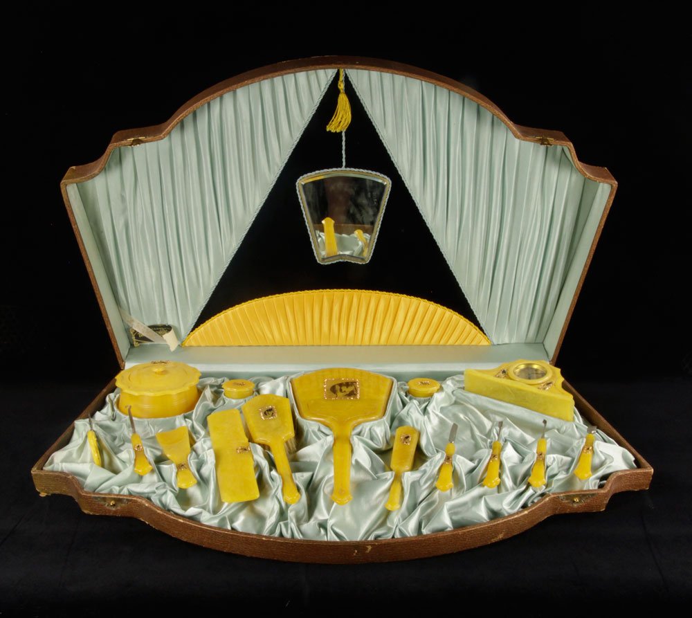 Art Deco Pyramid Marigold Bakelite Dresser Set (1 of 7)