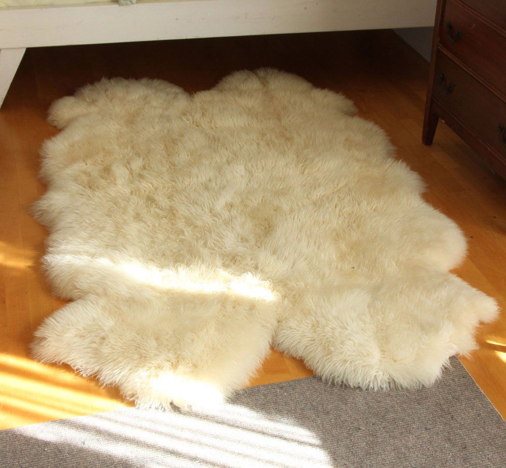 Sheepskin Rug (1 of 5)