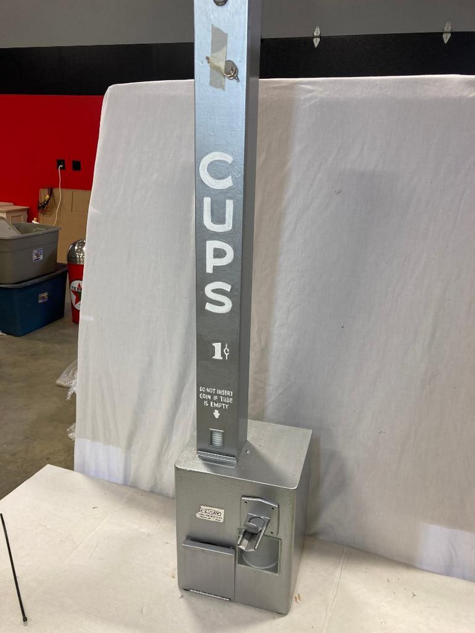 1940's "Cups: EZ Way Steel Products" Vending Machine (1 of 3)