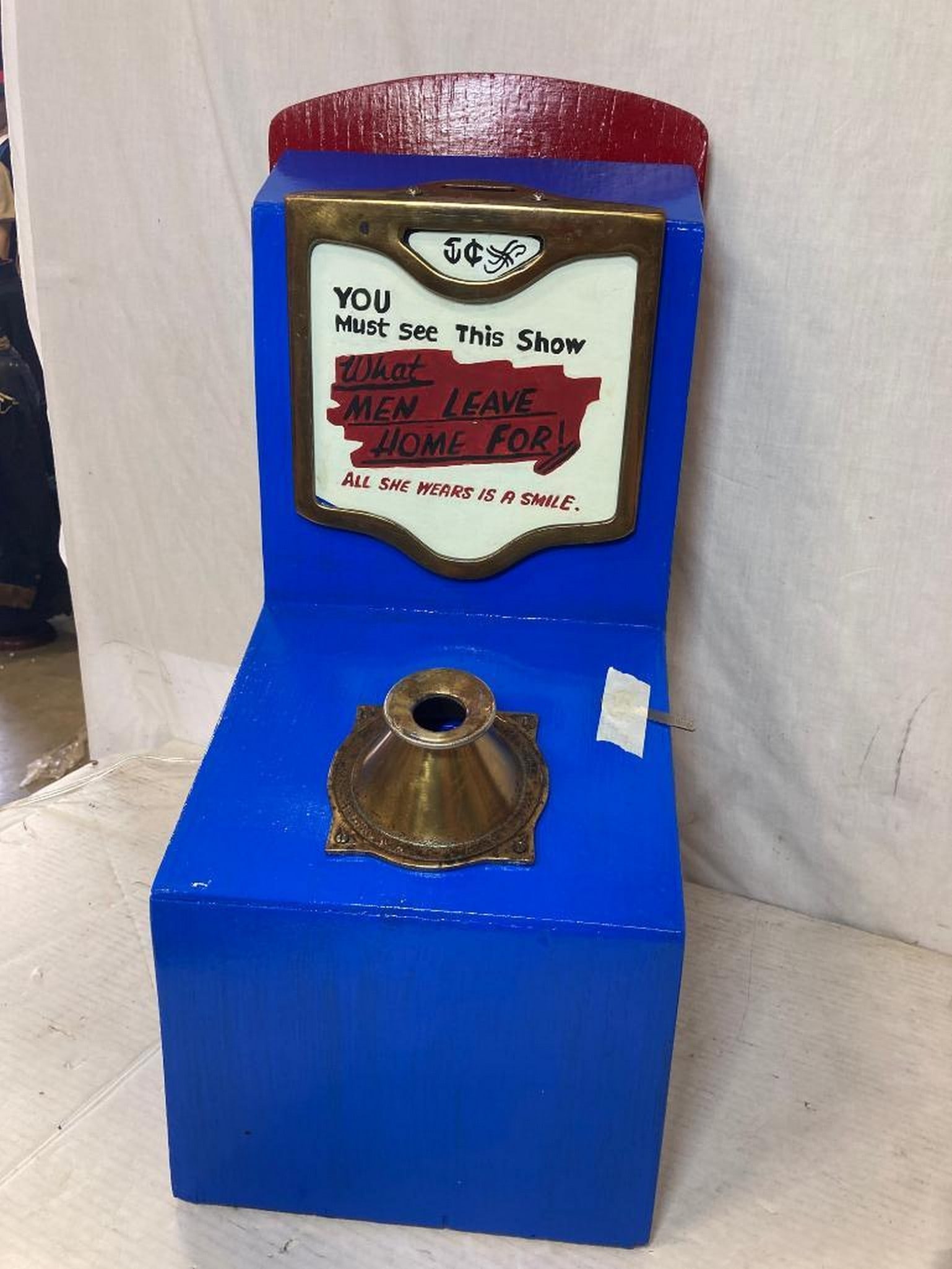1920's "Peep Show: All She Wears Is A Smile" Vending Machine: 1920's "Peep Show: All She Wears Is A Smile" Vending Machine