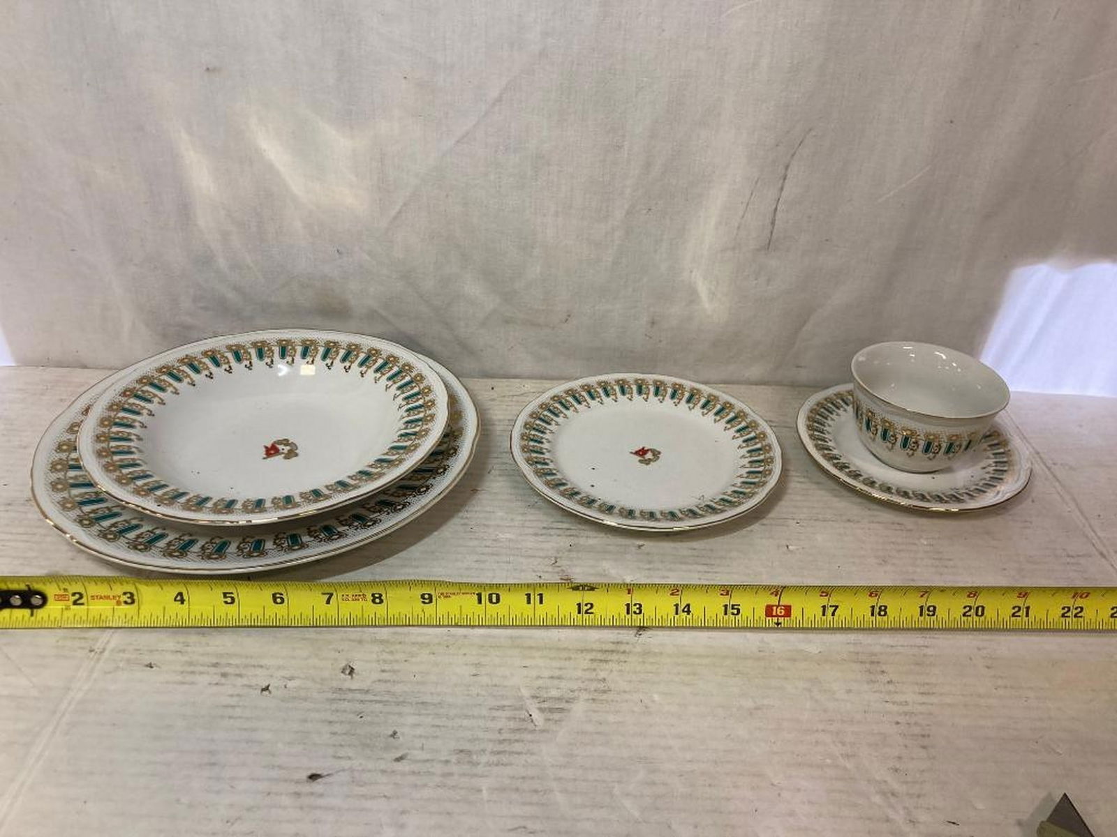 1997 "Titanic" 5 Piece Dinner Plate Setting Movie Props  (1 of 4)