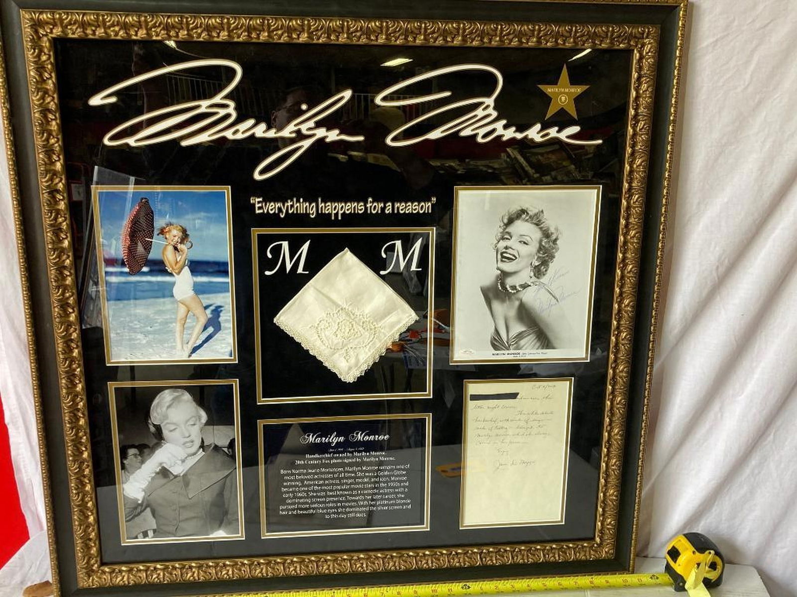 Marilyn Monroe Signed Photo & Monogrammed Hankerchief Photo Fra (1 of 4)