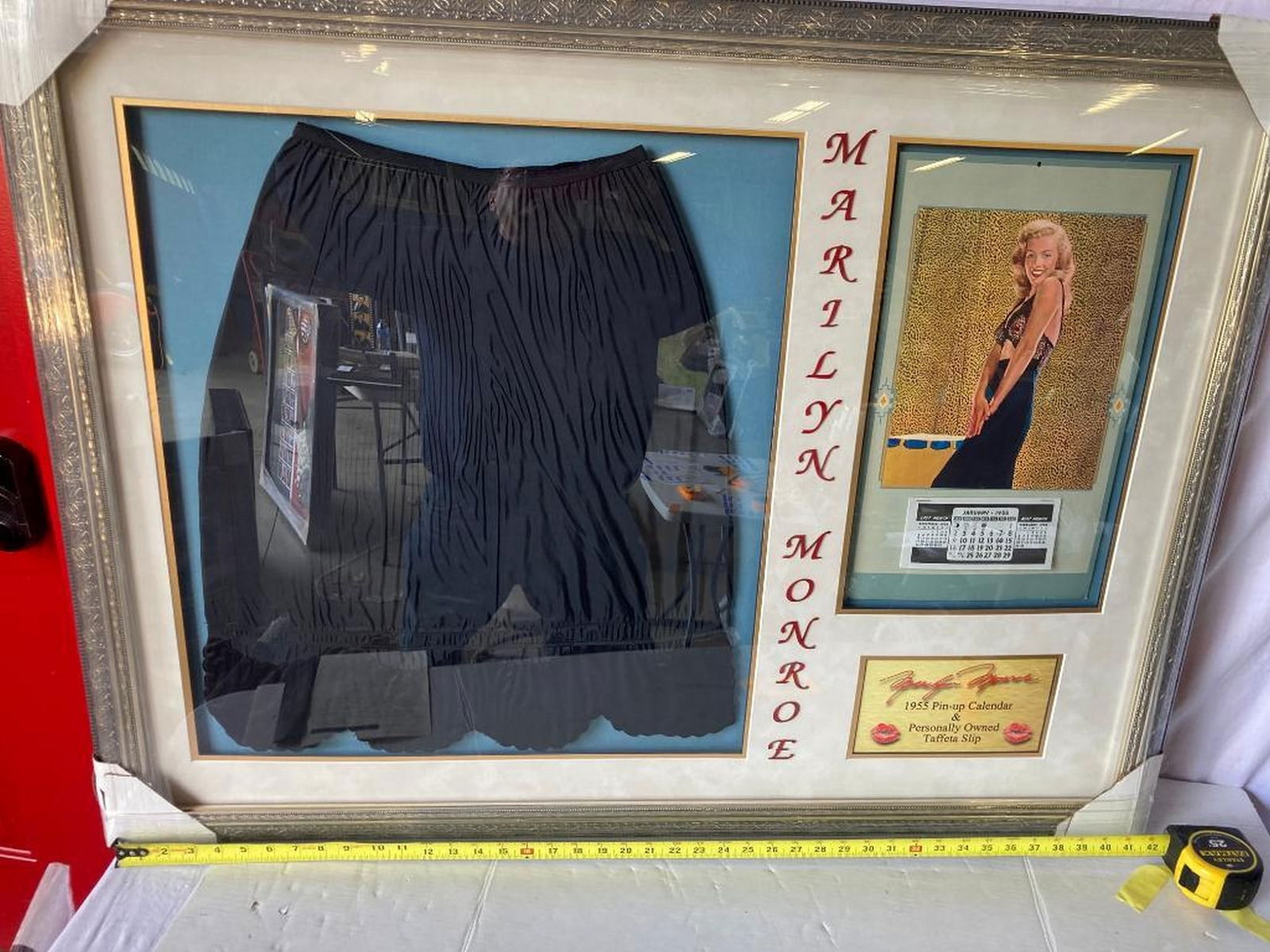 Marilyn Monroe Worn Slip & Calender Photo Frame (1 of 4)