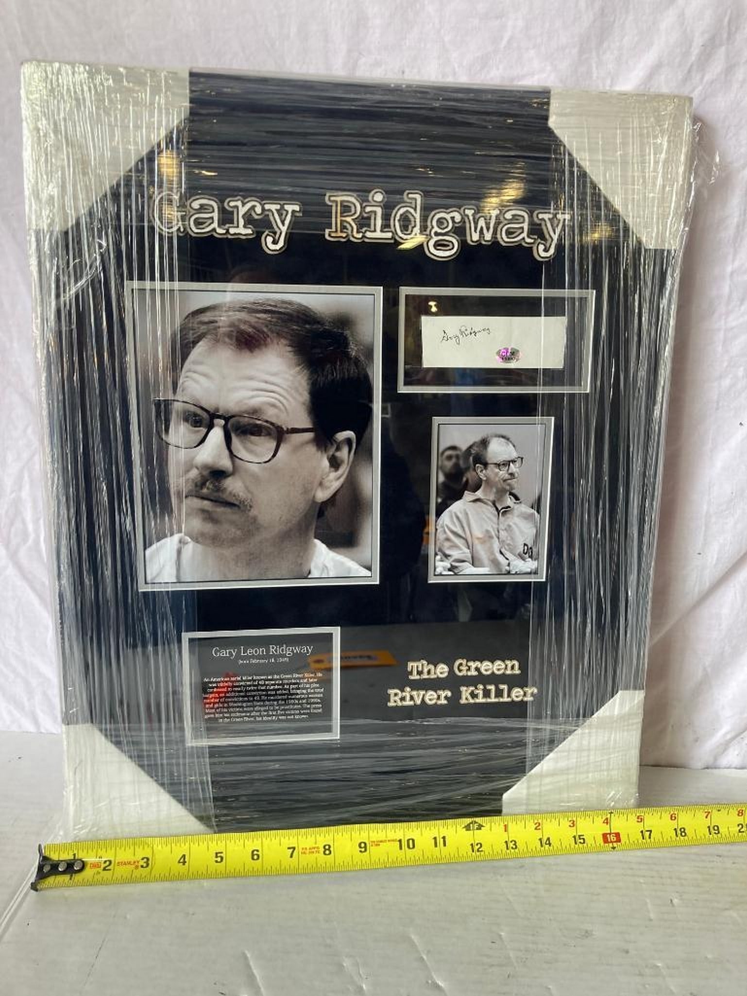 Gary Ridgeway "Green River Killer" Signed Cut Photo Frame (1 of 3)