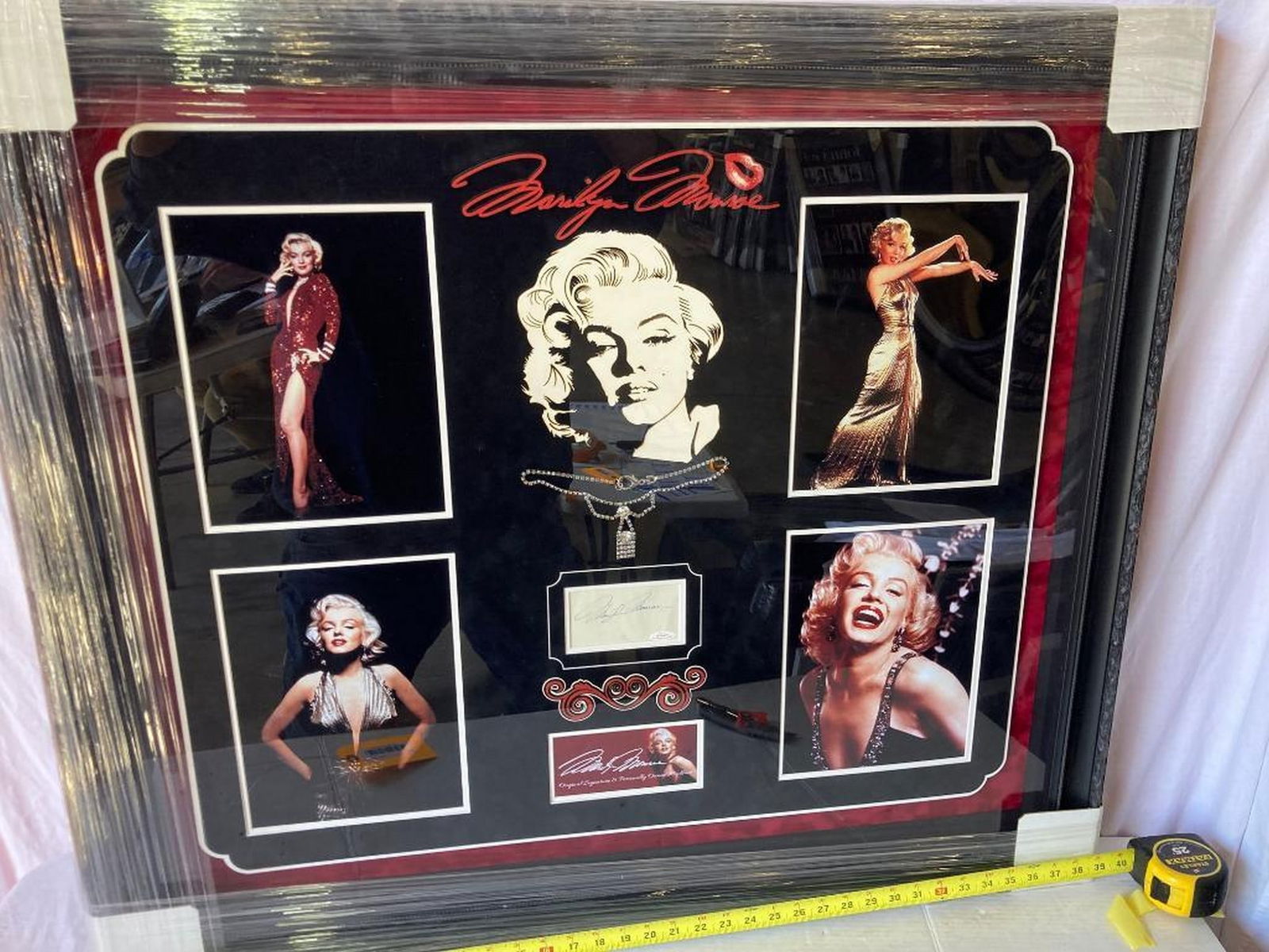 Marilyn Monroe Necklace & Signed Cut Photo Frame (1 of 4)