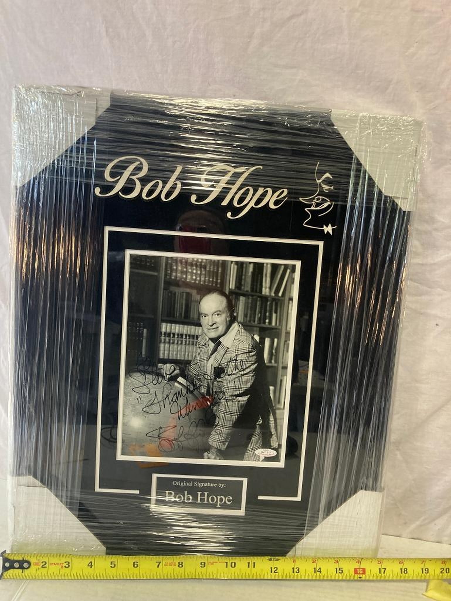 Bob Hope Signed 8 X 10 Photo Frame (1 of 3)