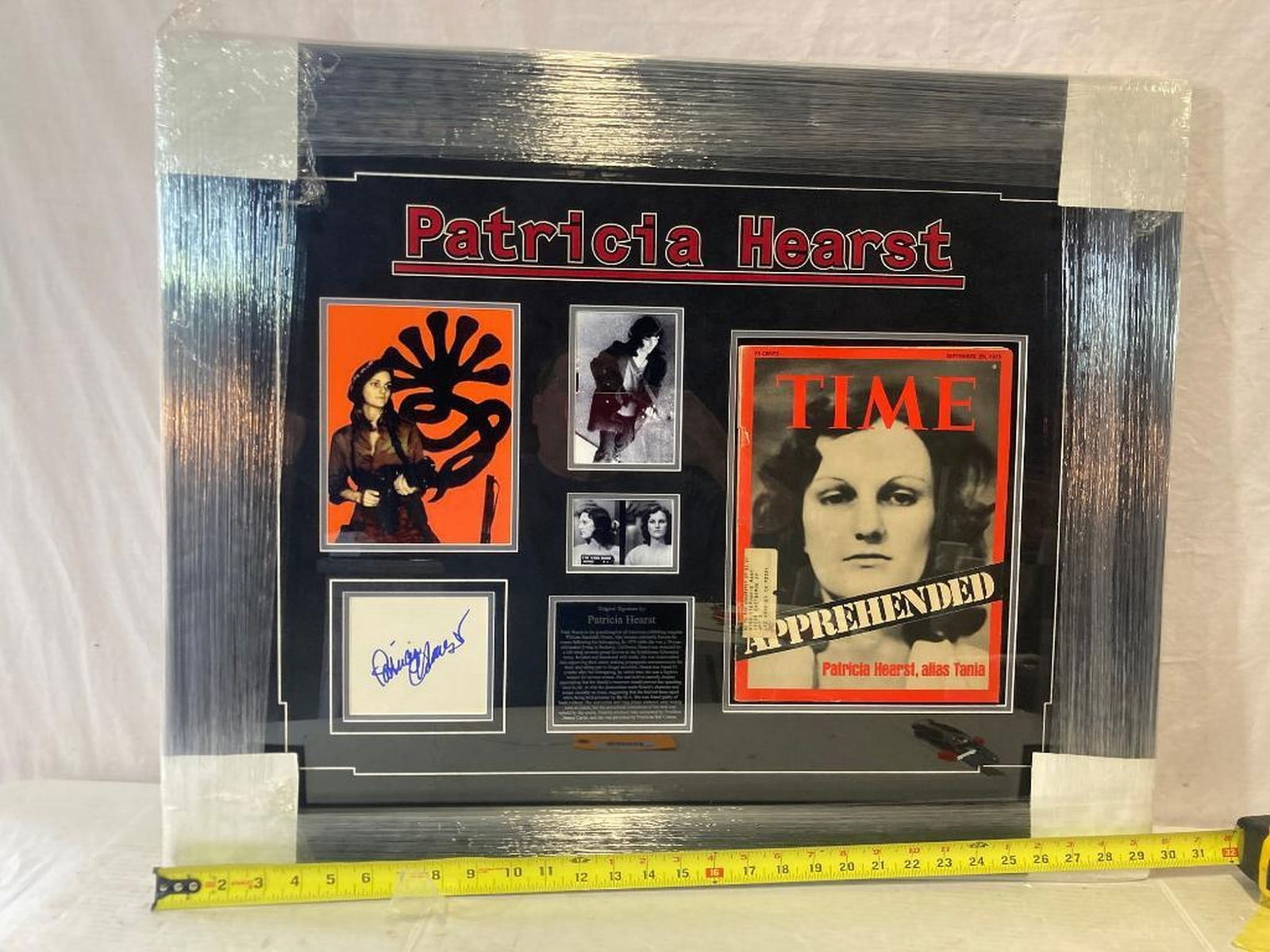 Patty "Tania" Hurst Signed Cut Photo Frame: Patty "Tania" Hurst Signed Cut Photo Frame