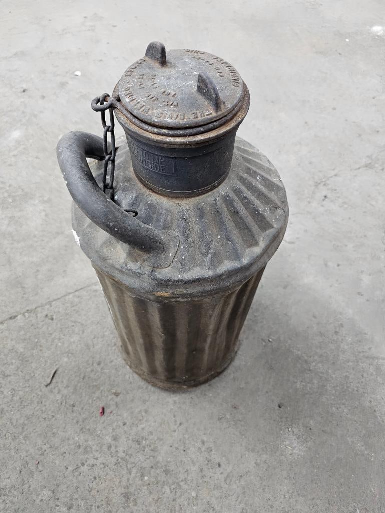 5 Gallon Oil Can: 5 Gallon Oil Can