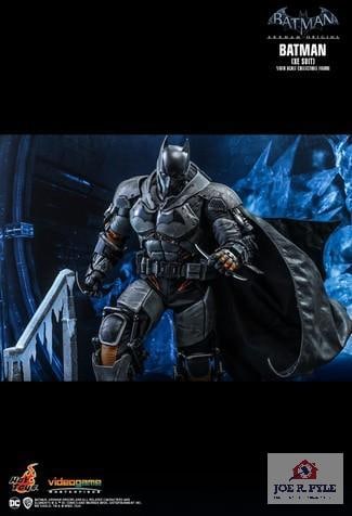 Hot Toys VGM52 "Batman (XE Suit)" Action Figure (1 of 3)