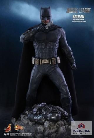 Hot Toys MMS456 "Justice League Batman" Action Figure (1 of 3)