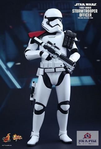 Hot Toys MMS334 "SWFA: First Order Stormtrooper Officer" Action Figure (1 of 3)