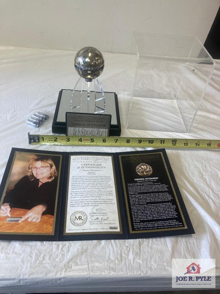 Master Replicas Pr. Leia Carrie Fisher Signed Thermal Detonator 529/7 (1 of 4)