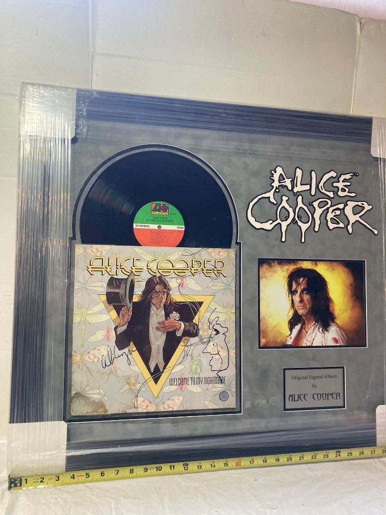 Alice Cooper "Welcome To The Nightmare" Signed Album Photo Frame 32 x 34 x 4 (1 of 4)