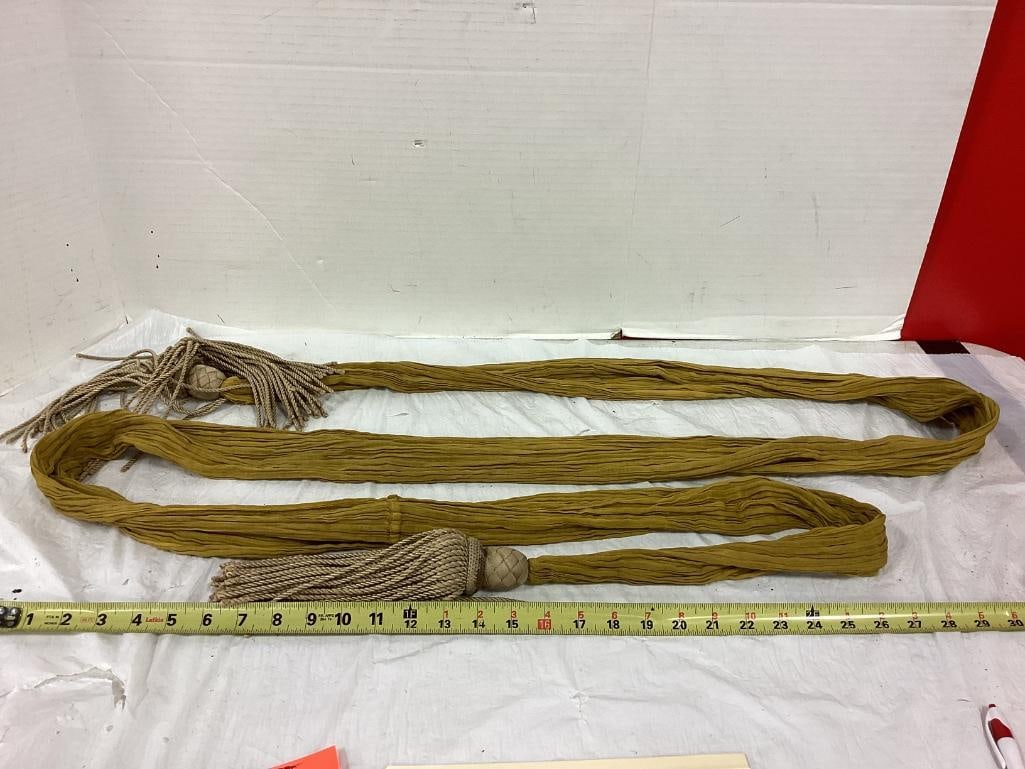 General Fitzhugh Lee's sash gold/buff  (1 of 2)