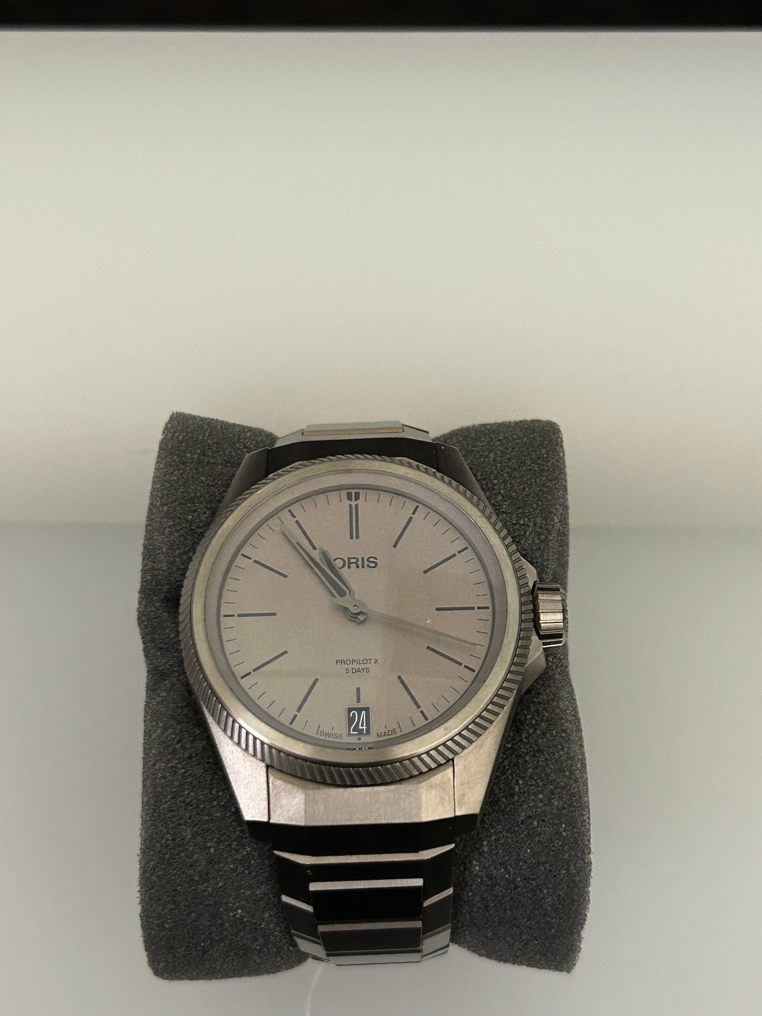 Oris Pro Pilot X Titanium: This stunning Oris features a titanium case and bracelet with a fixed titanium bezel. It has a grey dial with silver tone luminescent hand and date display at 6 o’clock. This watch measures 39mm
