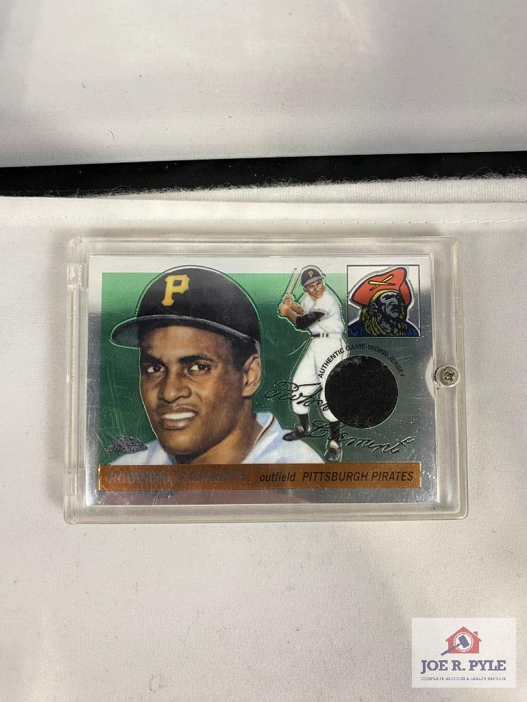 2001 Topps 164 Roberto Clemente Swatch Card: 2001 Topps 164 Roberto Clemente Swatch Card
