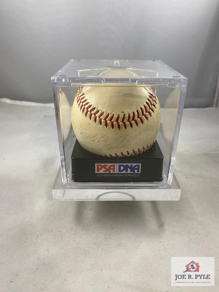 Roberto Clemente Signed Baseball PSA/DNA "With the Best Wishes": Roberto Clemente Signed Baseball PSA/DNA "With the Best Wishes"