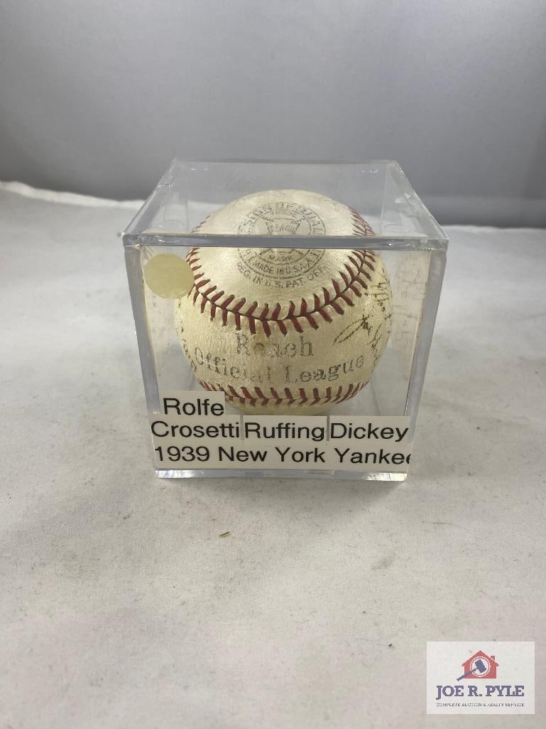 1939 New York Yankees Team Signed Baseball - Crosetti/Ruffing/Dickey no COA: 1939 New York Yankees Team Signed Baseball - Crosetti/Ruffing/Dickey no COA