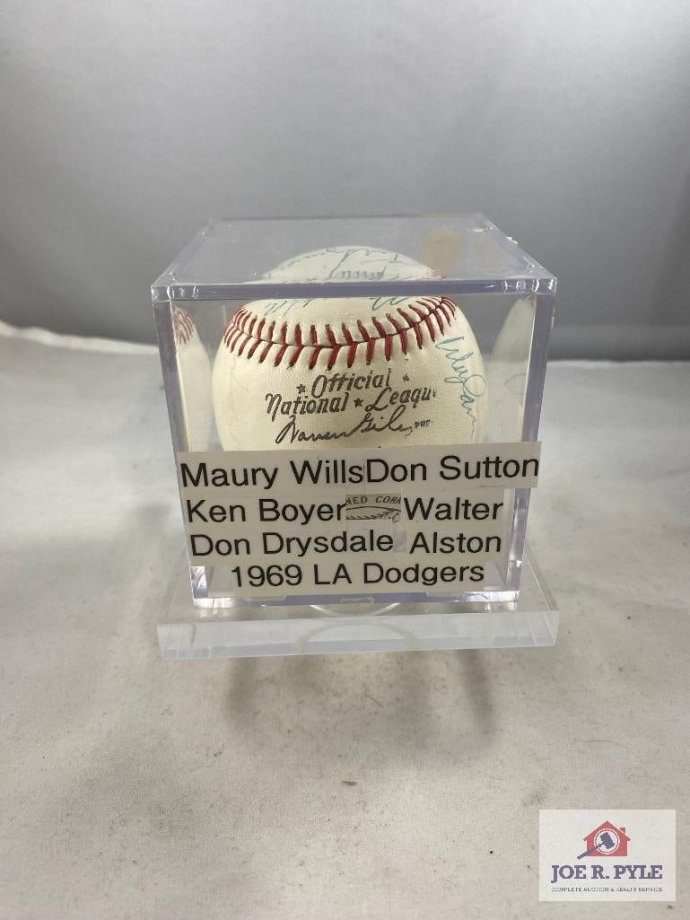 1969 LA Dodgers Team Signed Baseball - Maury Wills/ Don Sutton/ Ken Boyer/Walter/Don Drysdale/Als... (1 of 6)