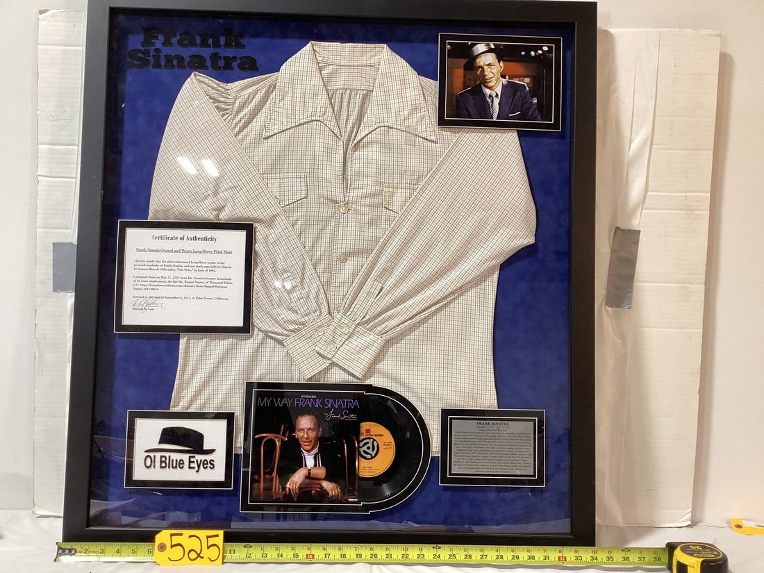 Frank Sinatra personally owned shirt in a photo frame: 35x38x4