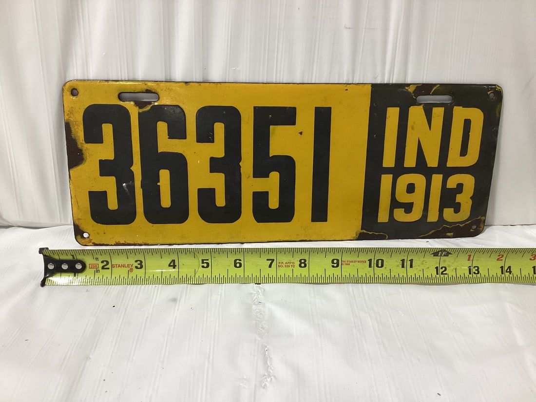 1913 Indiana porcelain license plate : 15x7
