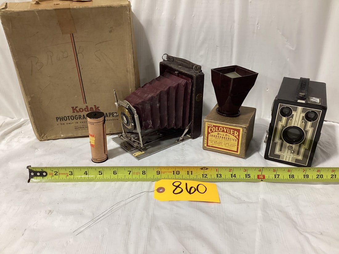 Lot of vintage cameras: Lot of vintage cameras