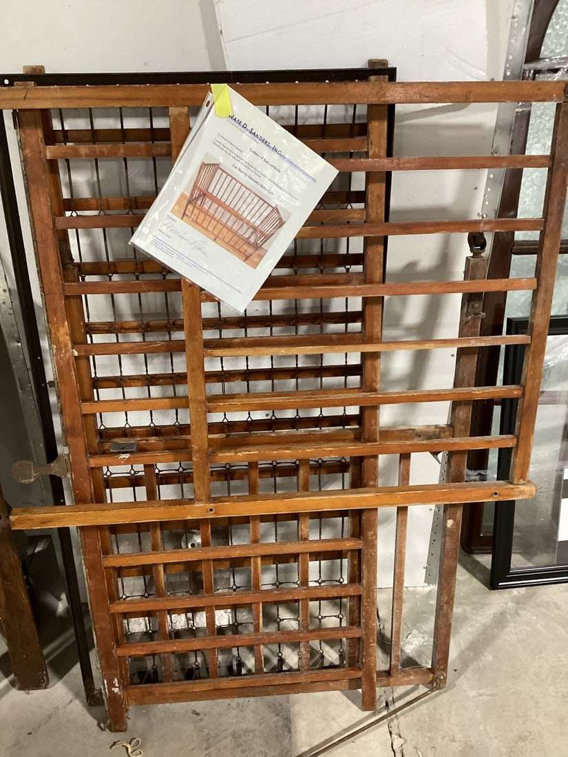 Baby crib by Lee Harvey Oswald (1 of 3)
