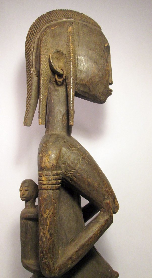Old Malinke Maternity sculpture African Mother & Child: Malinke sculpture, Mali, Africa.Carved from a single piece of very dense and heavy wood, This sculpture features a classic image of a Malinke Mother and her child. The sculpture has a undeniable proud