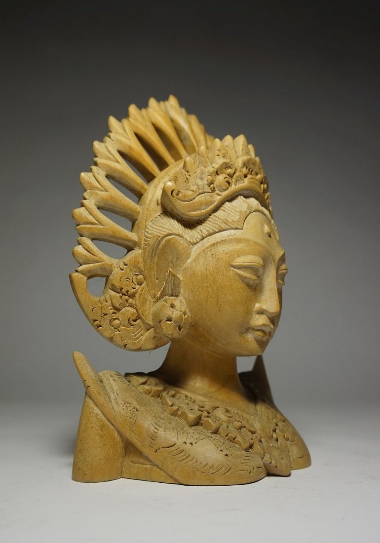 Vintage Balinese Carving of Legong Dancer , Bust: This is a Lovely vintage wood carving from Bali, Indonesia. Elaborate carved headdress and ornate jewelry adorn this lovely image of a Balinese Legong dancer. carving measures 7.5 x 5 inches.